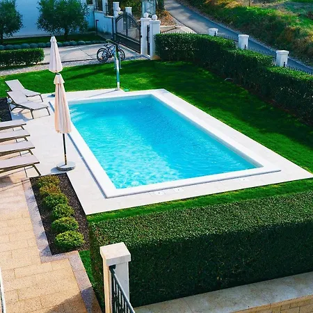 Mit Privatem Pool Bei Lägenhet Poreč